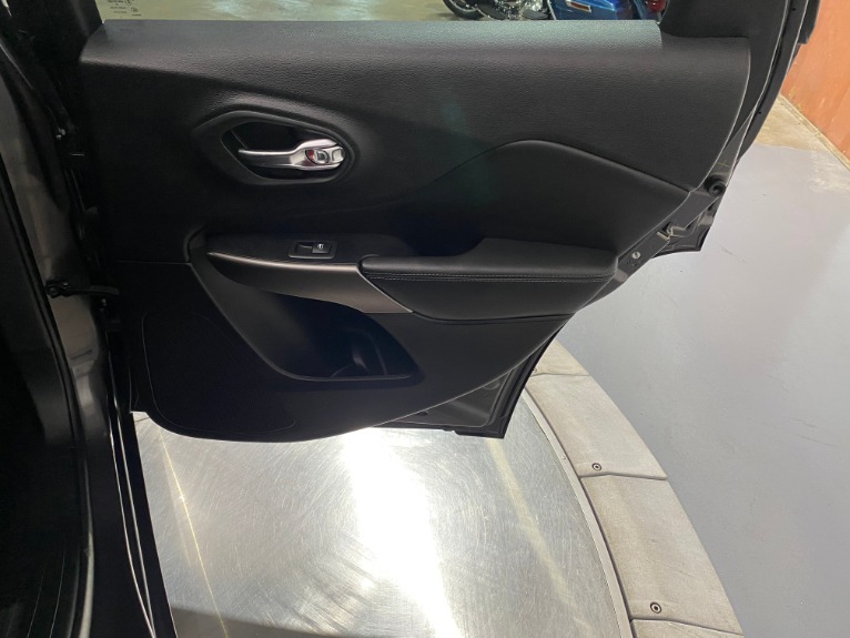 Used-2019-Jeep-Cherokee-Limited-FWD