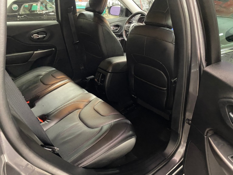 Used-2019-Jeep-Cherokee-Limited-FWD