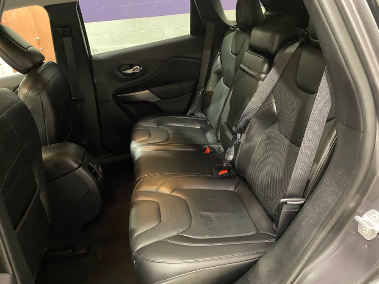 Used-2019-Jeep-Cherokee-Limited-FWD
