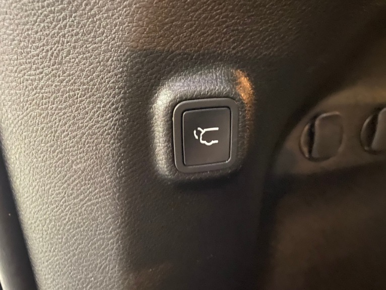 Used-2019-Jeep-Cherokee-Limited-FWD