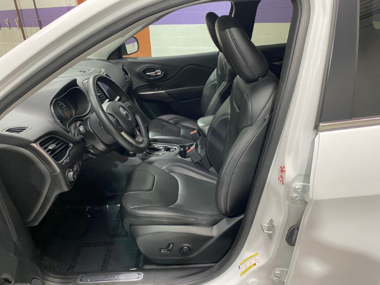 Used-2019-Jeep-Cherokee-Limited-V6-4X4