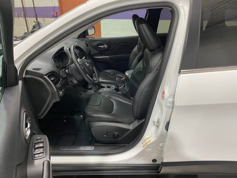 Used-2019-Jeep-Cherokee-Limited-V6-4X4