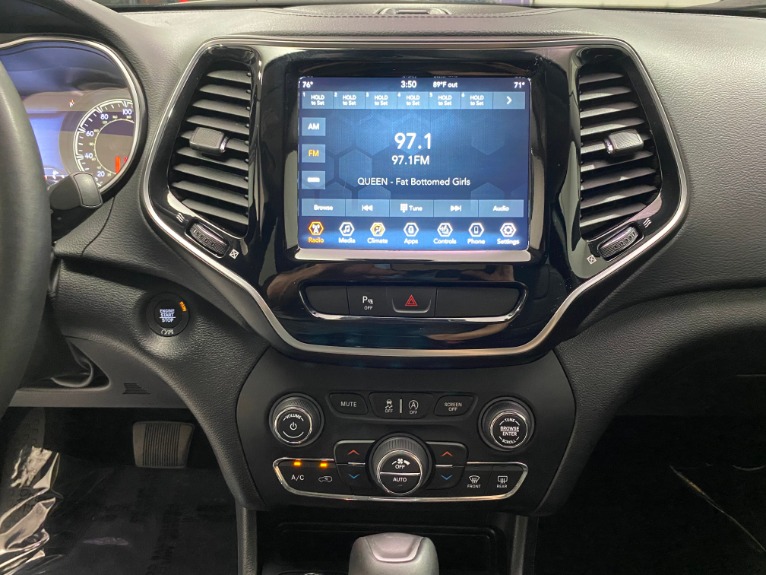 Used-2019-Jeep-Cherokee-Limited-V6-4X4