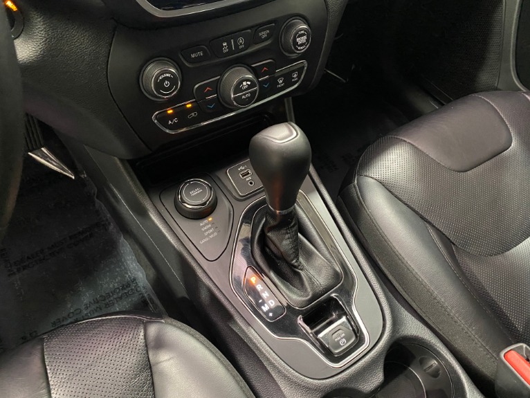 Used-2019-Jeep-Cherokee-Limited-V6-4X4