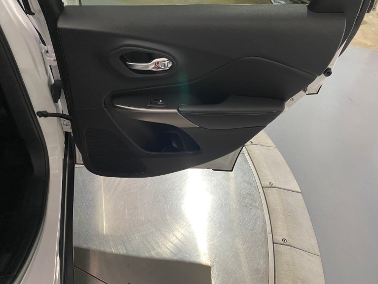 Used-2019-Jeep-Cherokee-Limited-V6-4X4