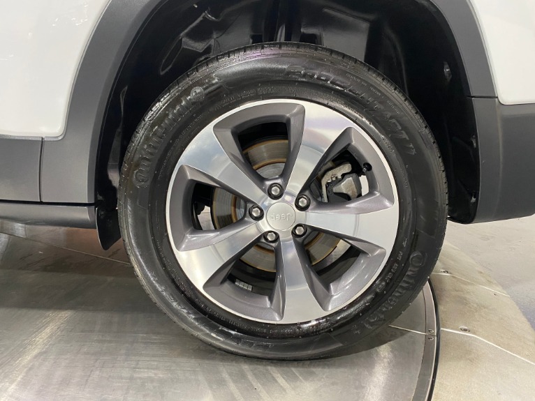 Used-2019-Jeep-Cherokee-Limited-V6-4X4