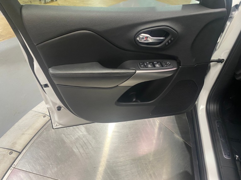Used-2019-Jeep-Cherokee-Limited-V6-4X4