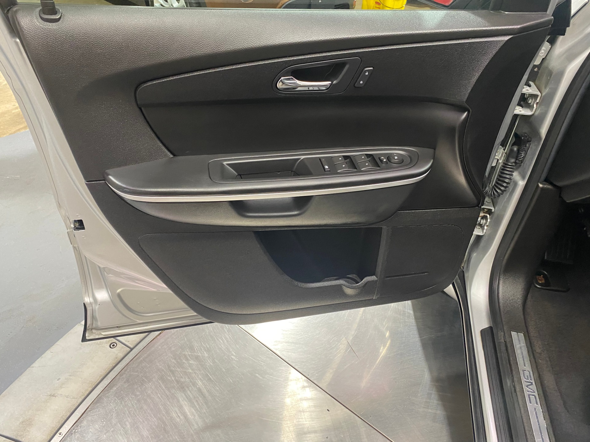Used-2012-GMC-Acadia-SLE-FWD