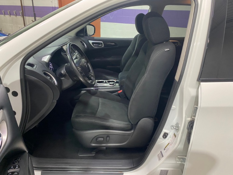 Used-2014-Nissan-Pathfinder-SV-4X4