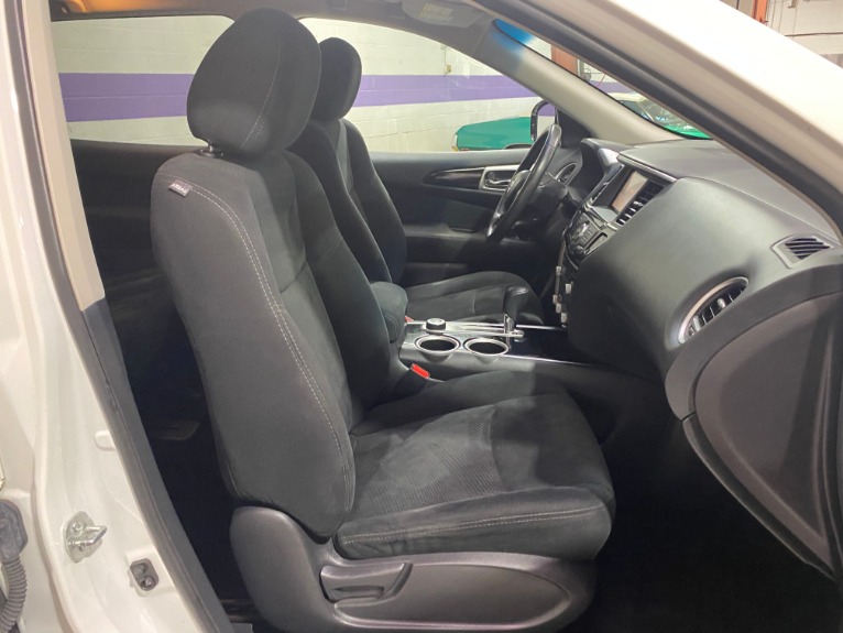 Used-2014-Nissan-Pathfinder-SV-4X4