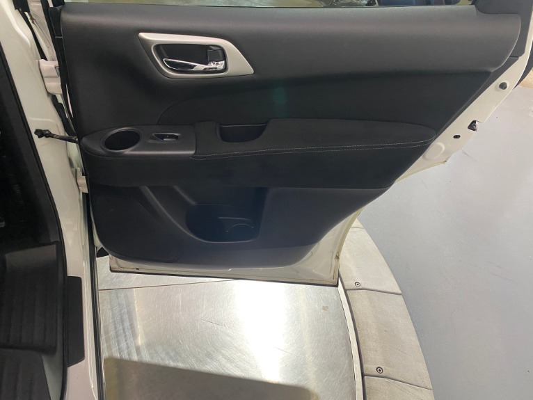 Used-2014-Nissan-Pathfinder-SV-4X4