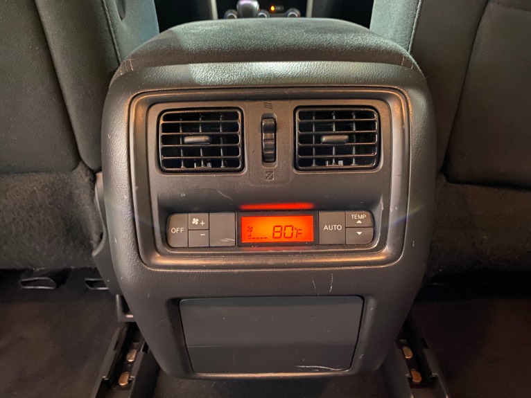 Used-2014-Nissan-Pathfinder-SV-4X4