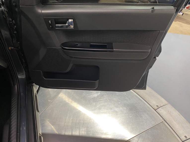 Used-2009-Ford-Escape-Limited-FWD