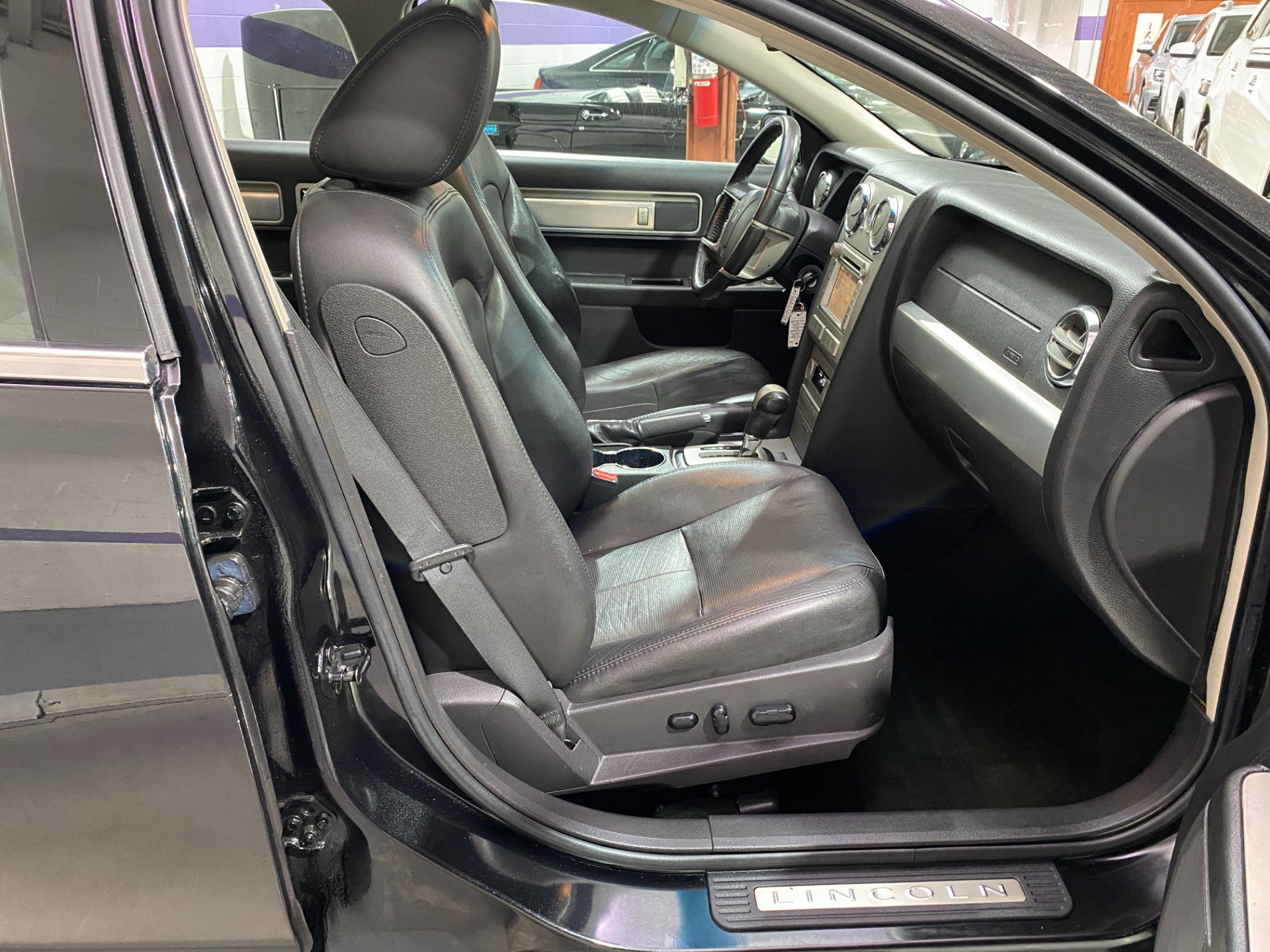 Used-2009-Lincoln-MKZ-FWD-Base
