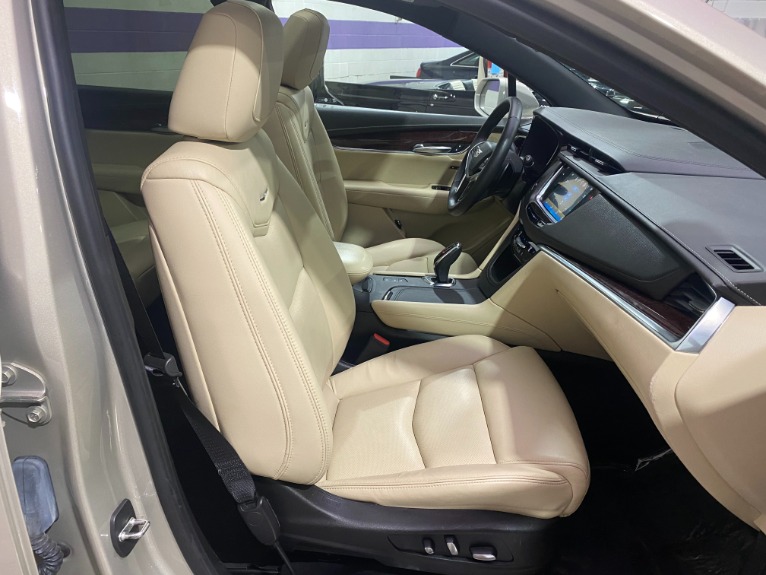 Used-2017-Cadillac-XT5-Luxury-AWD