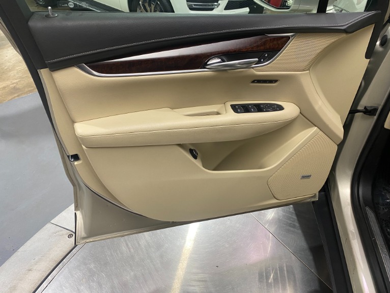 Used-2017-Cadillac-XT5-Luxury-AWD