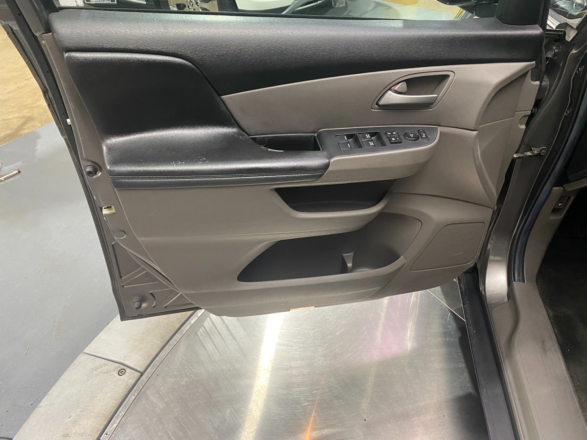 Used-2011-Honda-Odyssey-EX-L-FWD