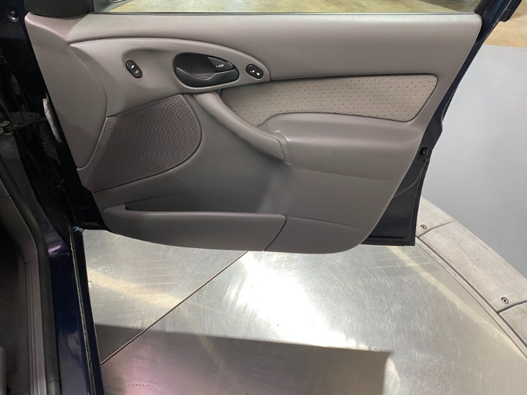 Used-2003-Ford-Focus-ZTW