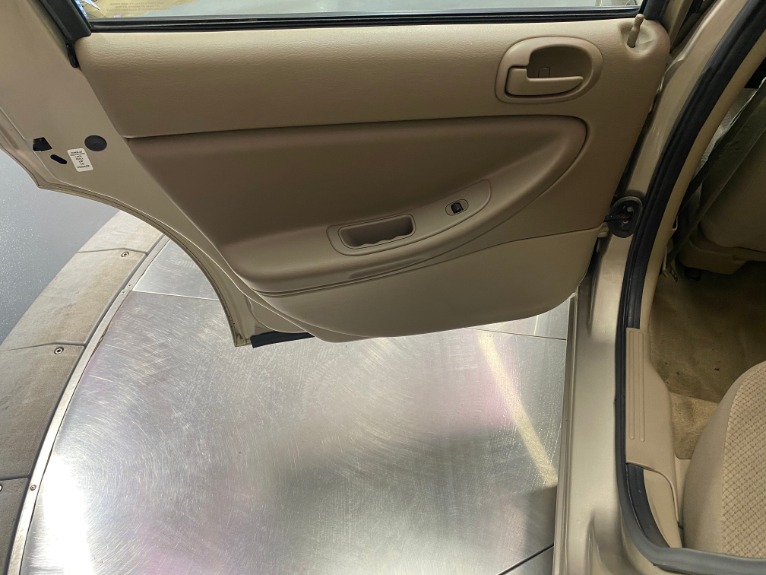 Used-2004-Dodge-Stratus-SE-FWD