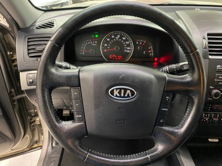 Used-2009-Kia-Borrego-EX-4x4