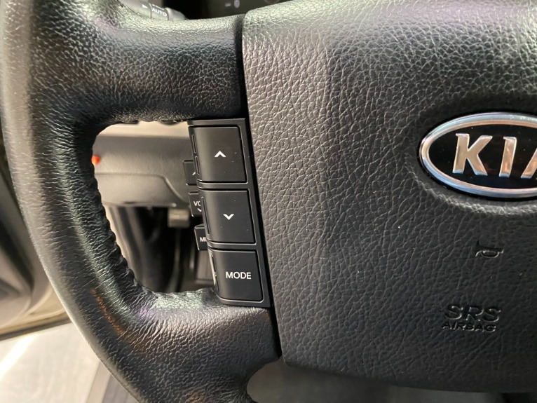 Used-2009-Kia-Borrego-EX-4x4