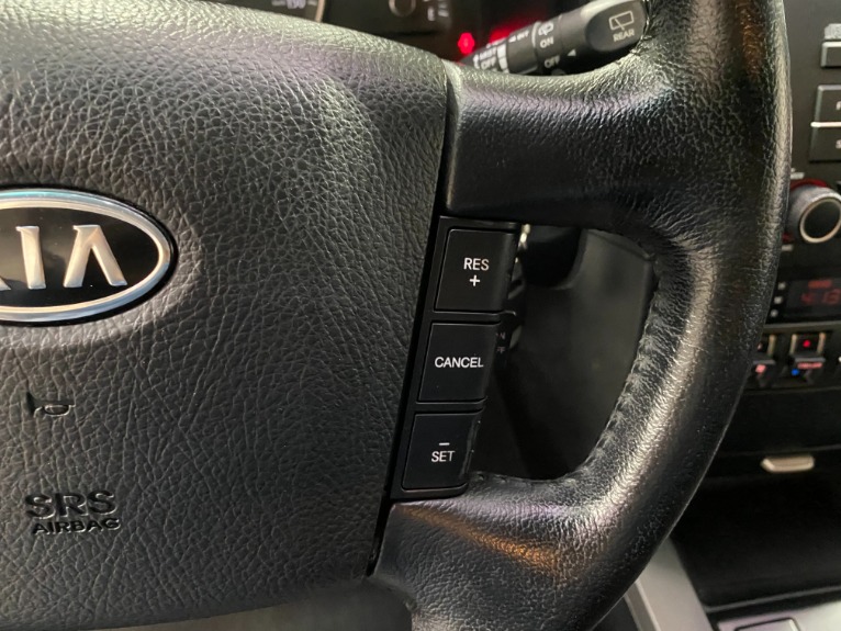 Used-2009-Kia-Borrego-EX-4x4
