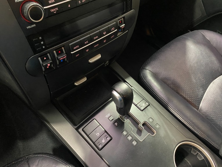 Used-2009-Kia-Borrego-EX-4x4