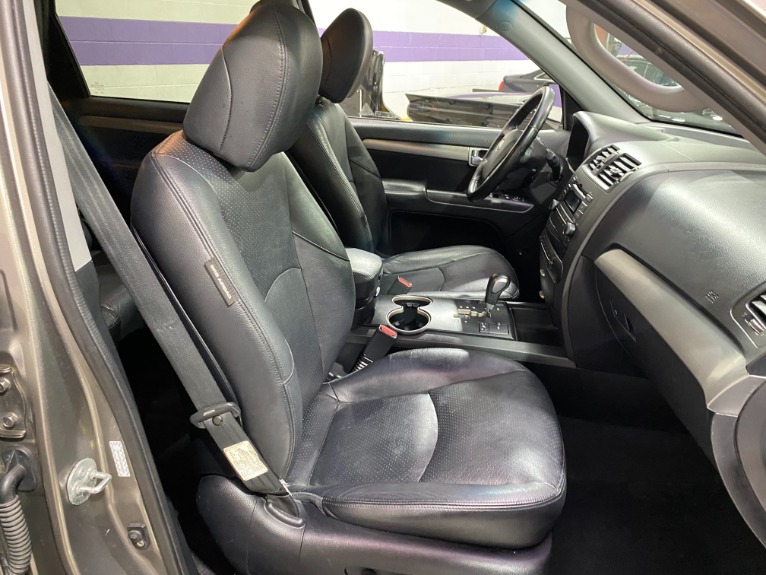 Used-2009-Kia-Borrego-EX-4x4