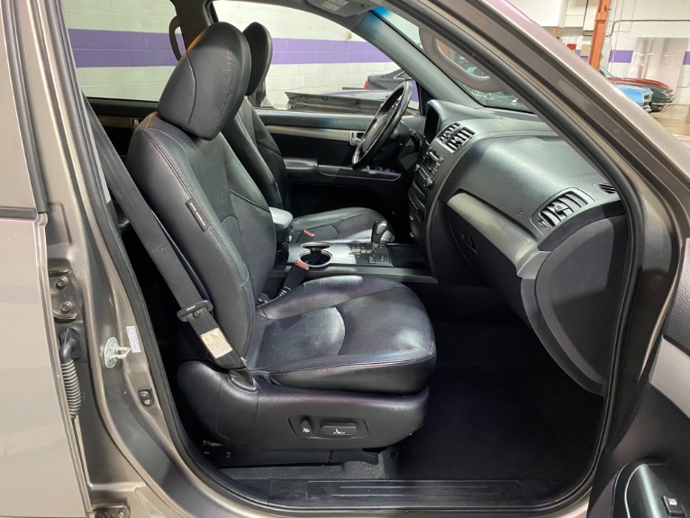 Used-2009-Kia-Borrego-EX-4x4