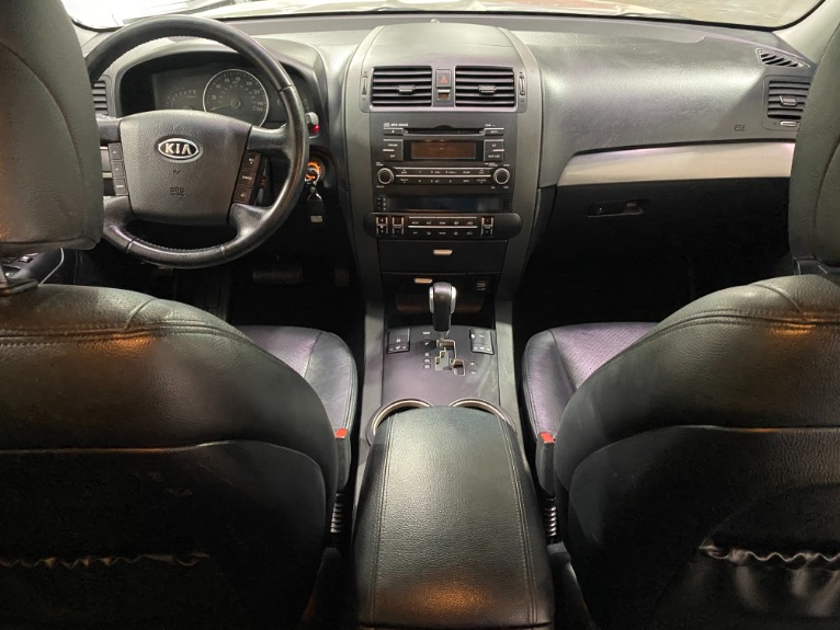 Used-2009-Kia-Borrego-EX-4x4