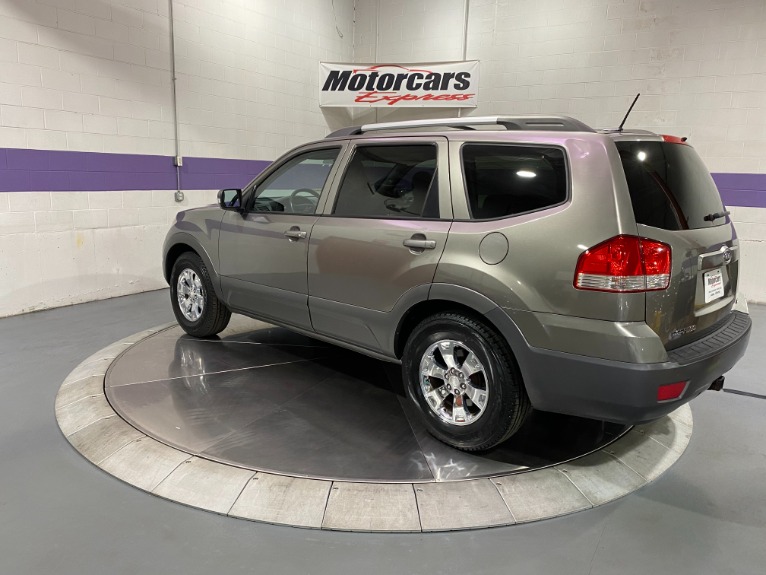 Used-2009-Kia-Borrego-EX-4x4