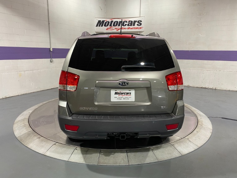 Used-2009-Kia-Borrego-EX-4x4