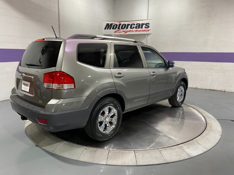Used-2009-Kia-Borrego-EX-4x4