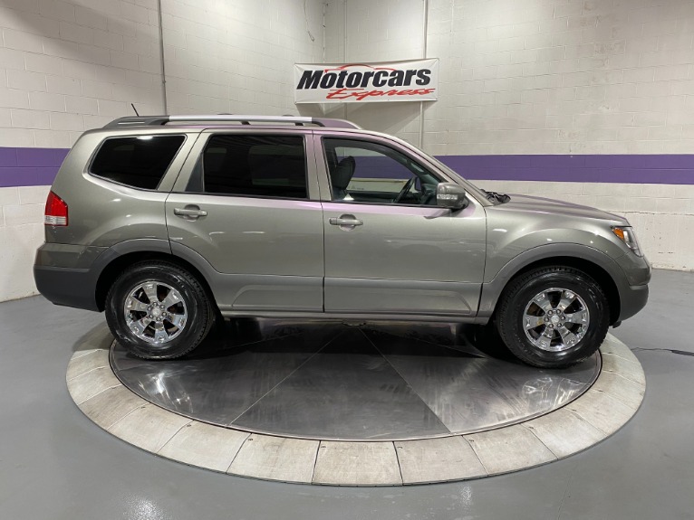 Used-2009-Kia-Borrego-EX-4x4