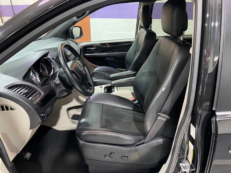 Used-2019-Dodge-Grand-Caravan-SXT-FWD