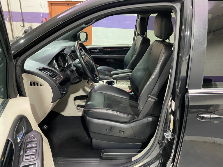 Used-2019-Dodge-Grand-Caravan-SXT-FWD