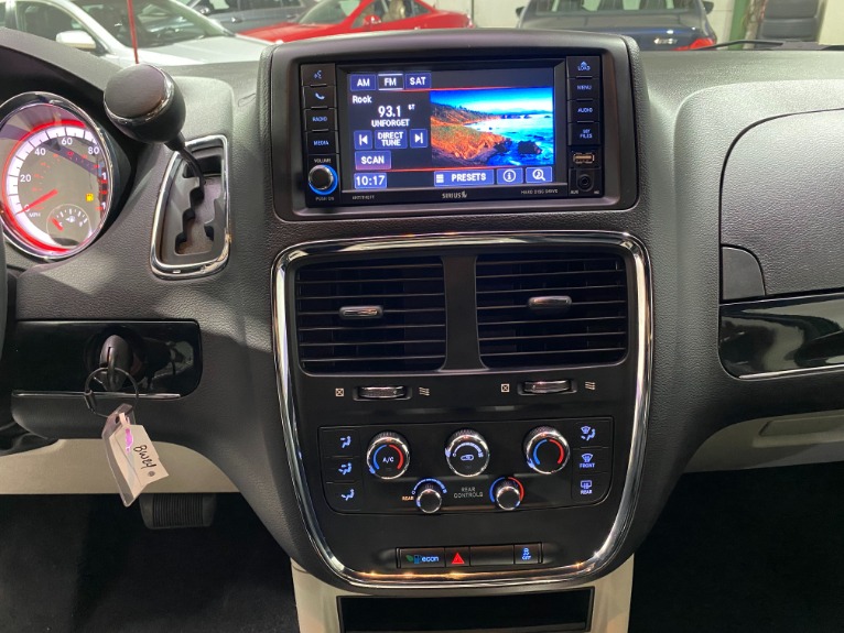Used-2019-Dodge-Grand-Caravan-SXT-FWD