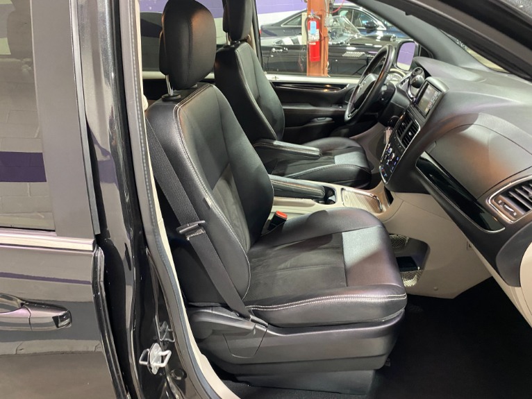 Used-2019-Dodge-Grand-Caravan-SXT-FWD
