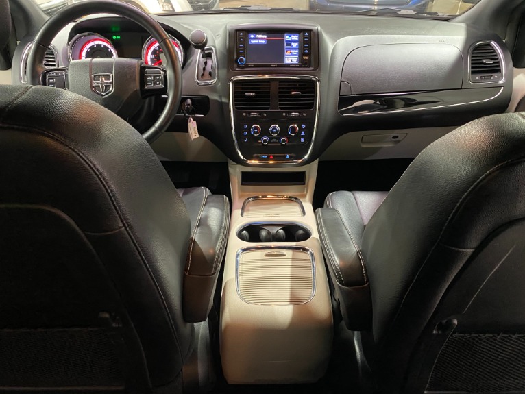 Used-2019-Dodge-Grand-Caravan-SXT-FWD