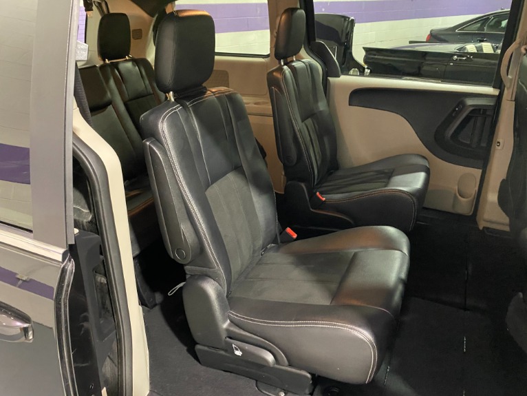 Used-2019-Dodge-Grand-Caravan-SXT-FWD