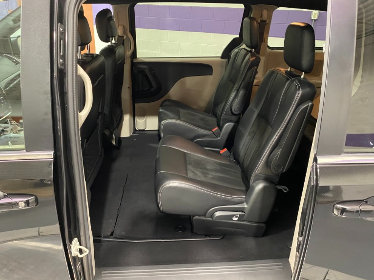 Used-2019-Dodge-Grand-Caravan-SXT-FWD