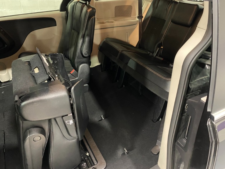 Used-2019-Dodge-Grand-Caravan-SXT-FWD