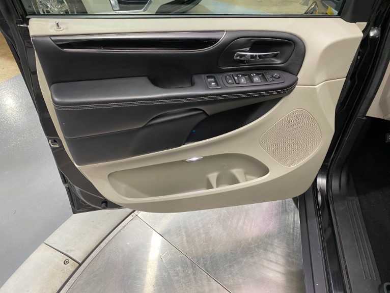 Used-2019-Dodge-Grand-Caravan-SXT-FWD