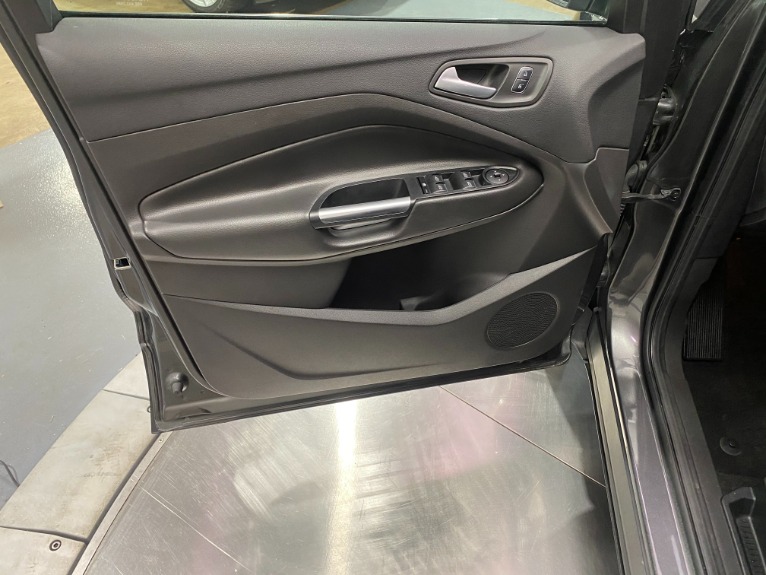 Used-2017-Ford-Escape-SE