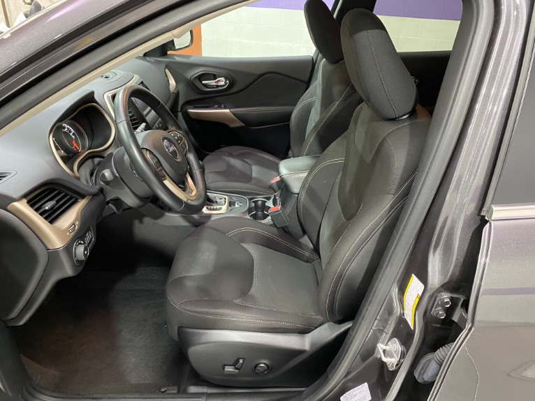 Used-2017-Jeep-Cherokee-Latitude-4X4