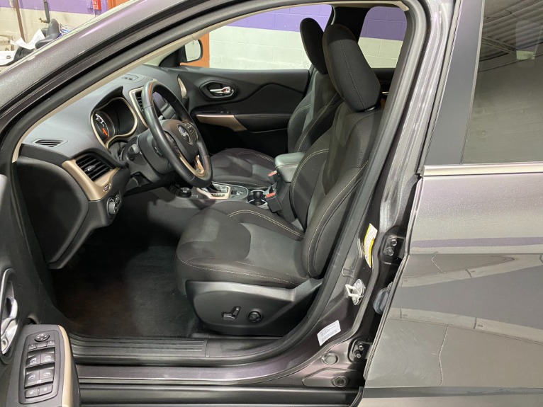 Used-2017-Jeep-Cherokee-Latitude-4X4