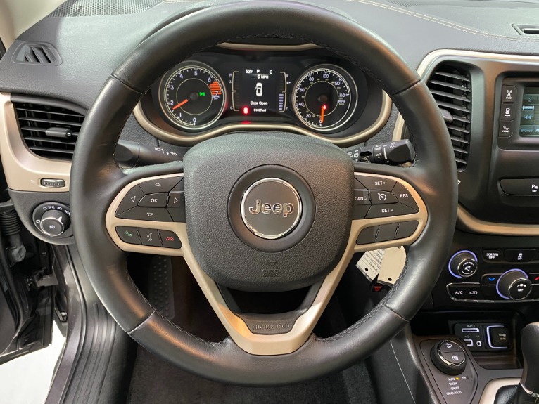 Used-2017-Jeep-Cherokee-Latitude-4X4