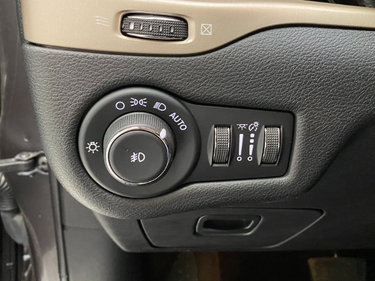 Used-2017-Jeep-Cherokee-Latitude-4X4
