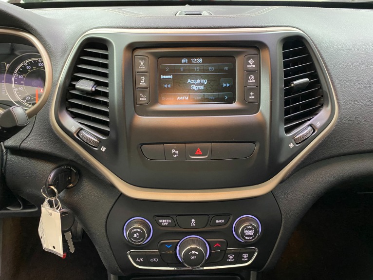 Used-2017-Jeep-Cherokee-Latitude-4X4