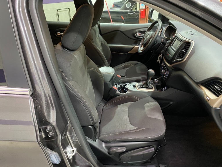 Used-2017-Jeep-Cherokee-Latitude-4X4
